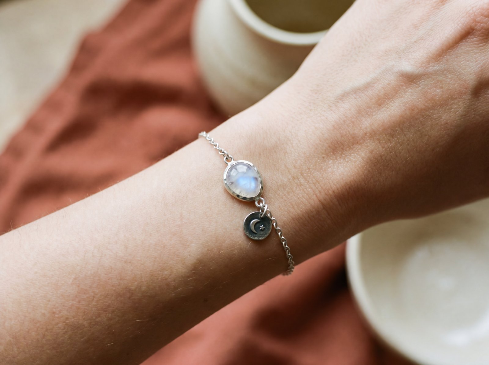 Bracelet worn on the wrist